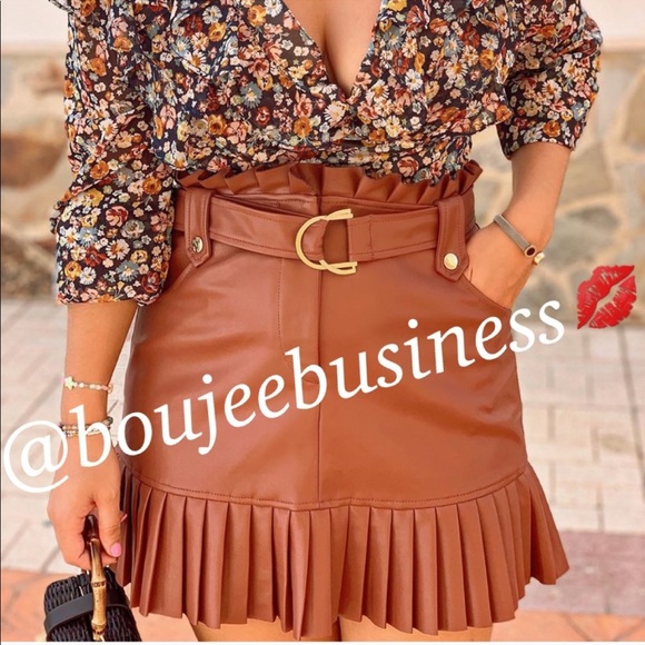 ZARA Pleated Faux Leather Mini Skirt - Picture 2 of 8